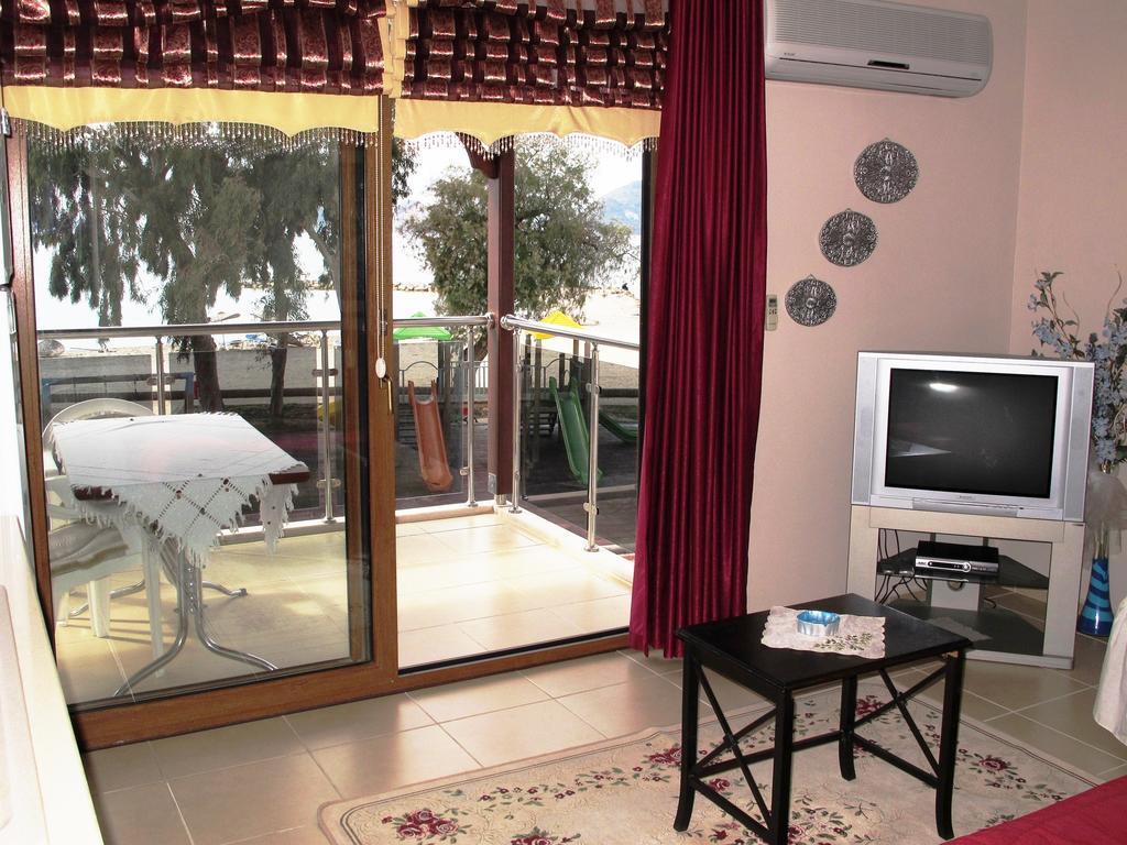 Sunset Beach Apartments Turgutreis Room photo