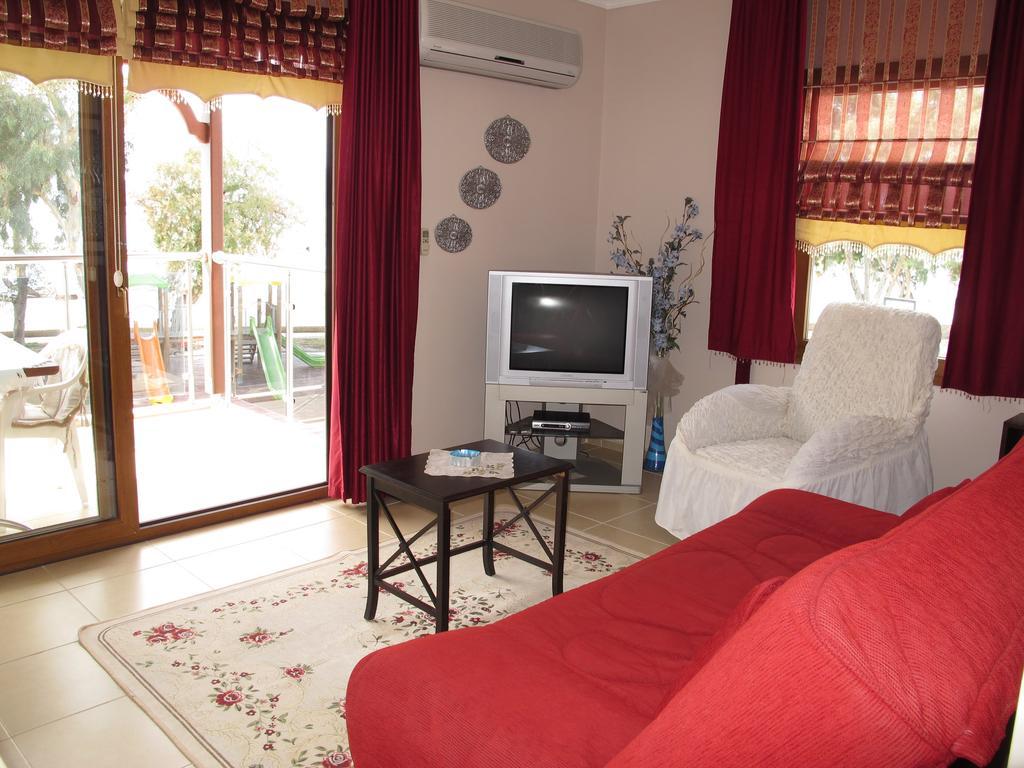 Sunset Beach Apartments Turgutreis Room photo